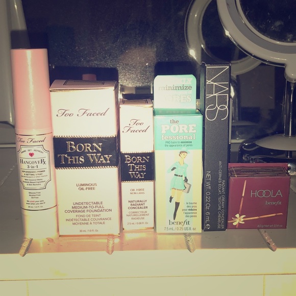 MAKEUP BUNDLE - Picture 1 of 1